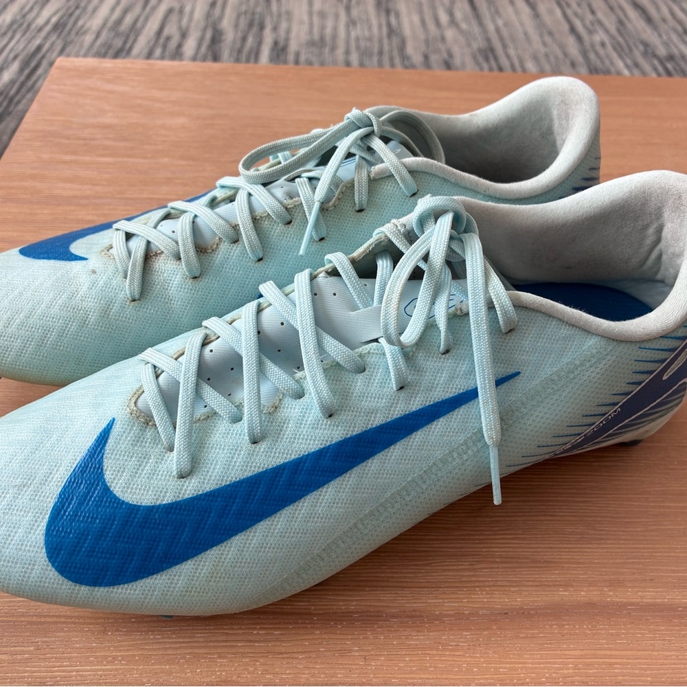 Nike Mercurial Vapor 16 soccer cleats men’s 9 v good condition light use